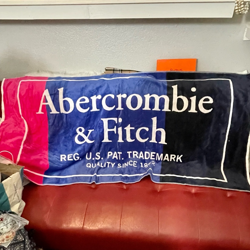 ABERCROMBIE & FITCH LUXURY TRI-COLOR BEACH TOWEL NWT
